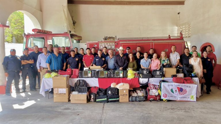 ENTREGAN EQUIPO ESPECIAL A PROTECCIÓN CIVIL Y BOMBEROS
