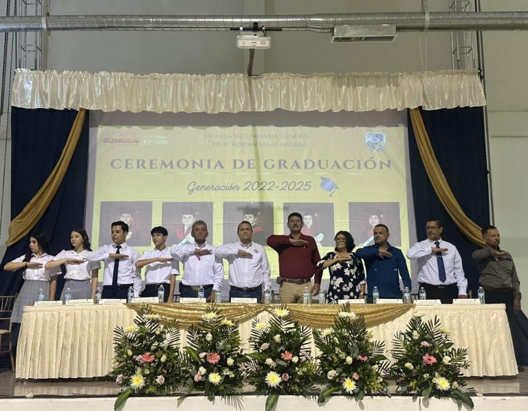 SE DESPIDEN DE SU SECUNDARIA🎓