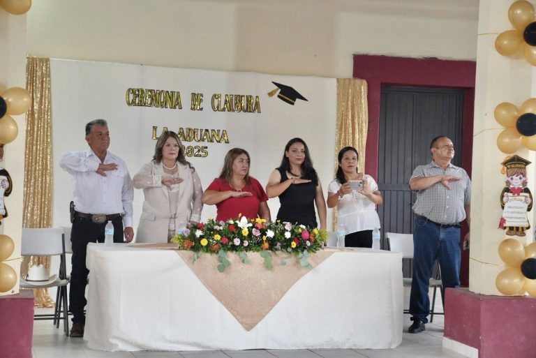 EMOTIVA GRADUACIÓN EN LA ADUANA
