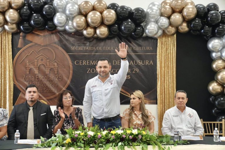 CONTINÚAN LAS GRADUACIONES ESCOLARES