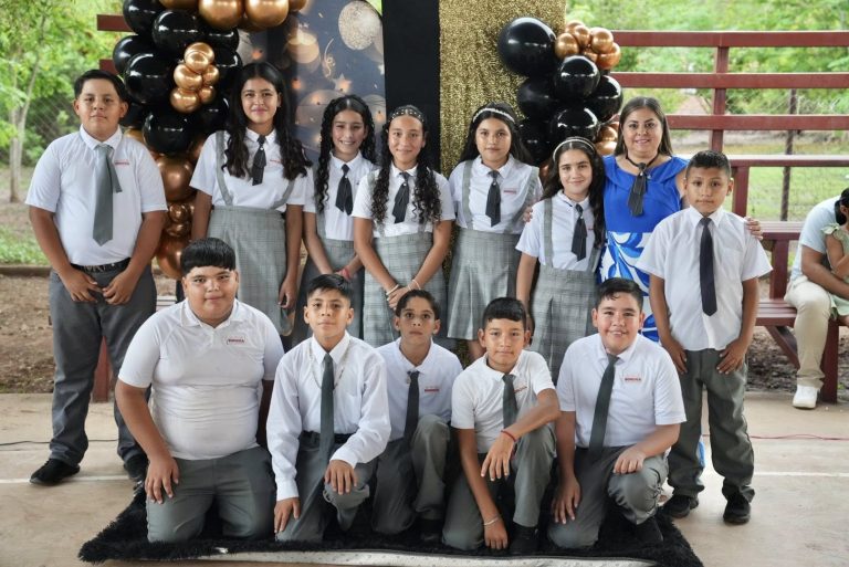 MINAS NUEVAS DESPIDE A SUS ALUMNOS