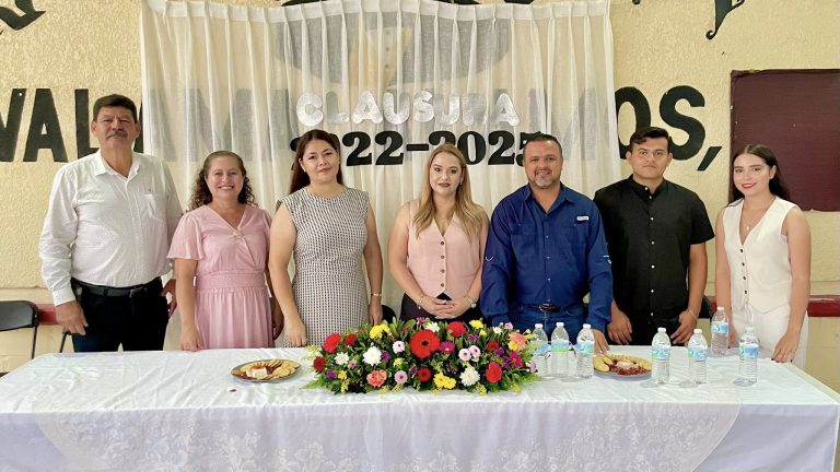 PEQUEÑOS CELEBRAN SU GRADUACIÓN