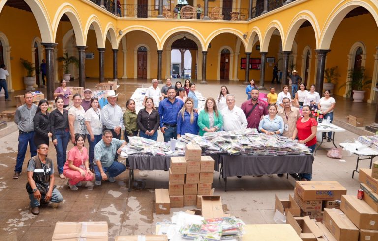LISTOS LOS PAQUETES DE ÚTILES ESCOLARES