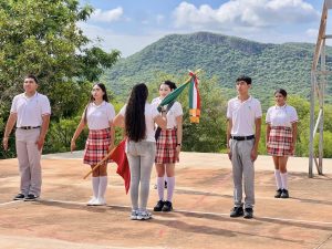 HONORES A LA BANDERA EN EL CECYTE DE EL MAQUIPO