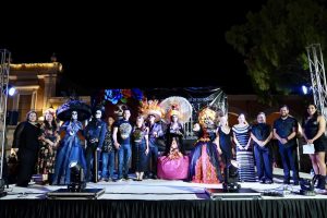 Entre calacas y secretos… así comenzó una noche que nadie olvidará