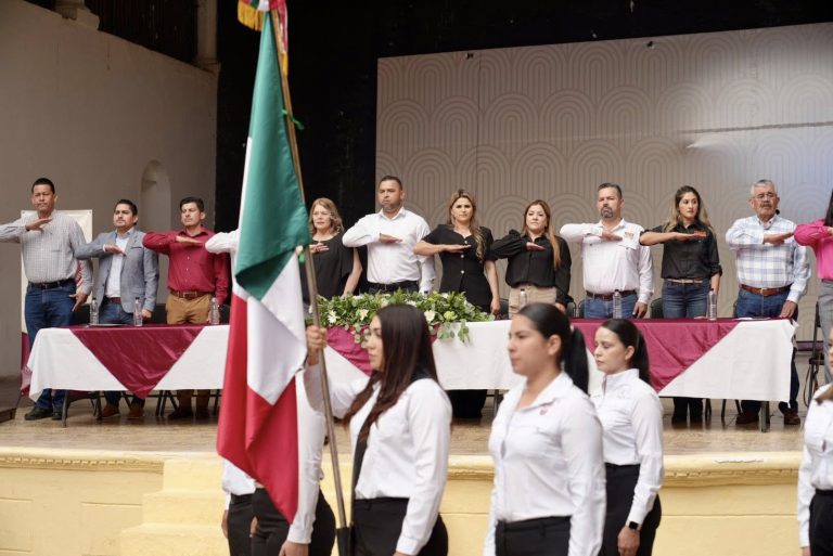 DEMOSTRACIÓN DE ESCOLTAS DE ESCUELAS DEL MUNICIPIO